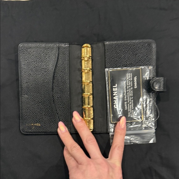 CHANEL Textured Black Leather agenda - Picture 2 of 7